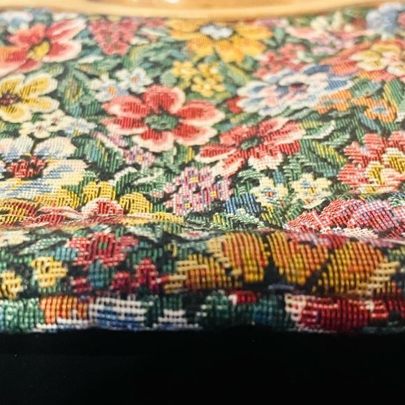 Vintage Floral Tapestry and Wooden Handle Handbag - Picture 6 of 15
